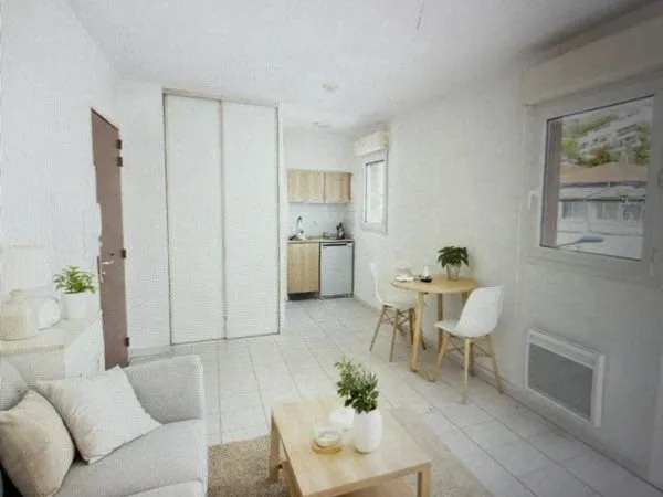 Studio avec un locataire Nice