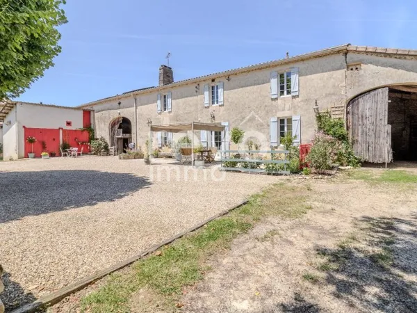 Maison de caractère à vendre !