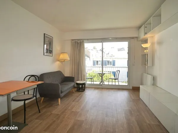 Lajarrige — T1 bis rénové terrasse sud + parking, 235k
