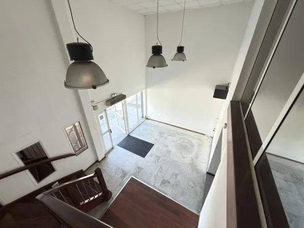 Entrepôt à louer 887 m² - Saint-Denis