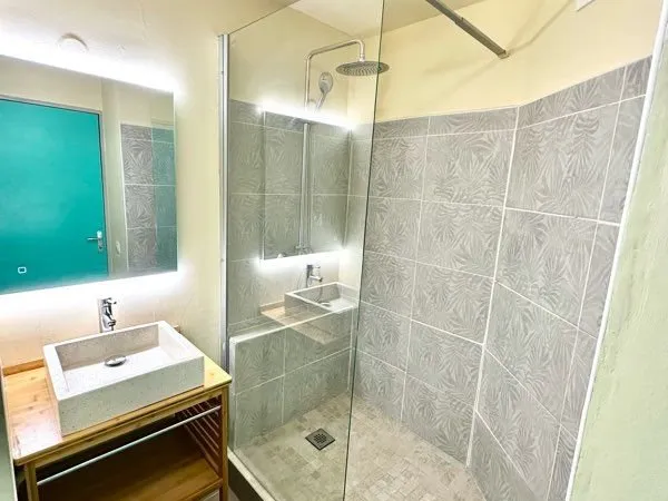 Studio meublé 19 m² - Moufia - RDC jardin - Eau + Internet inclus - 649