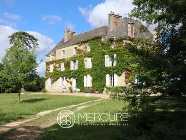 CHATEAU XIXe AVEC DEPENDANCES