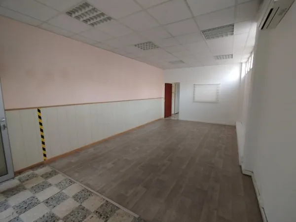 Local commercial 2 pièces 47 m²