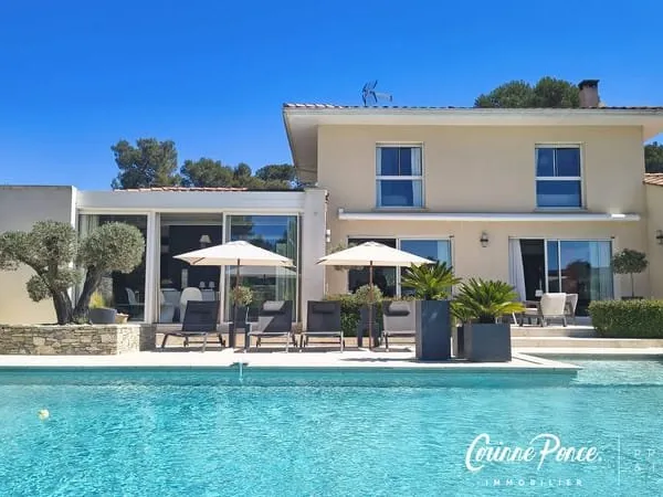 La splendide ! Villa avec vue piscine chauffée et garage pro