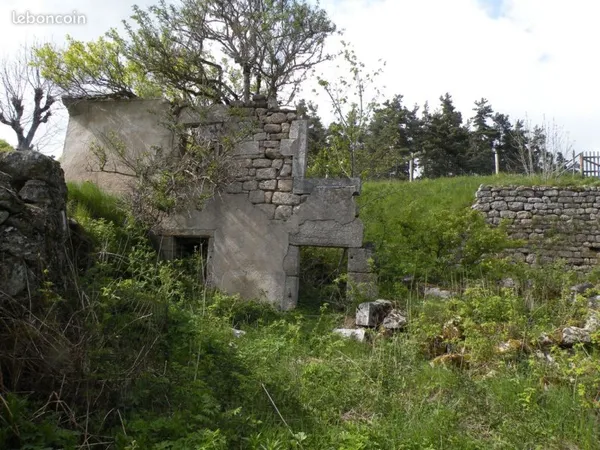 Vends ancienne batisse avec terrain