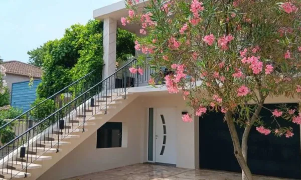 Maison 6 pièces 250 m²