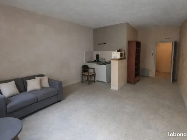 💥 Studio de 23 m² - 1er étage - Abbaye aux Dames - Fort potentiel
