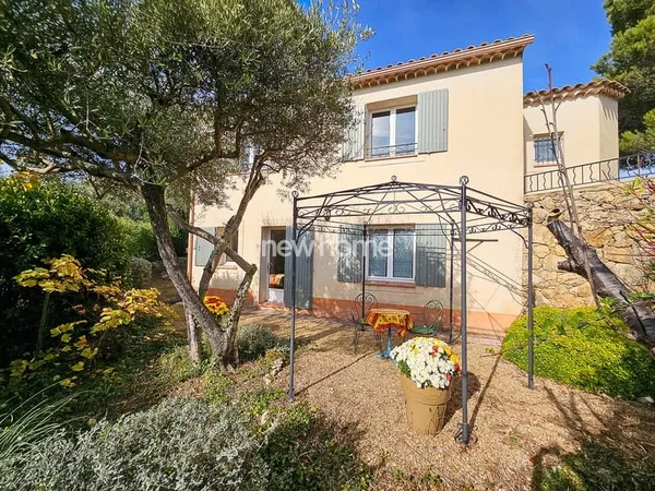 Charmante villa à pied du village
