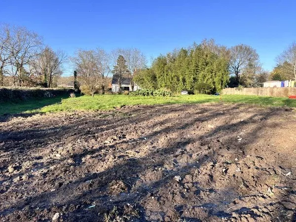 Terrain 613 m²