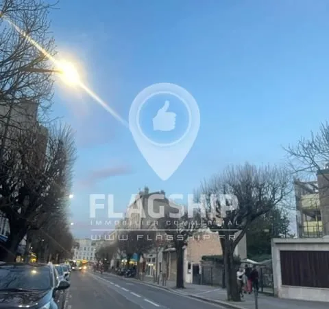 Boutique 74 m² MONTREUIL