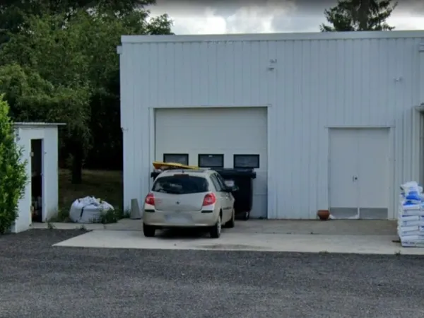 Local industriel 220 m²