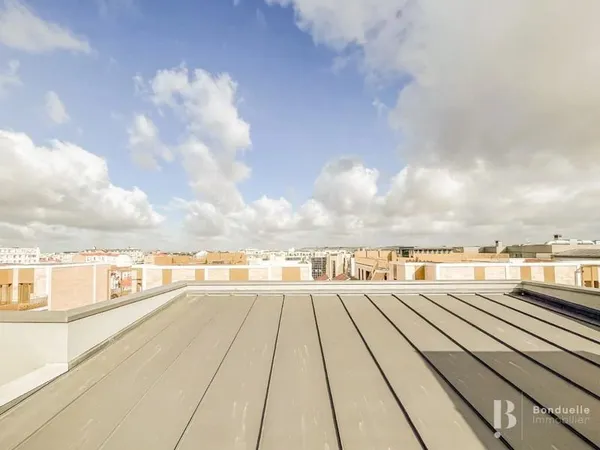 A LOUER VIDE - BEAU 4 PIECES DE 96 M2 - APPARTEMENT NEUF - 7EME ETAGE - TERRASSE - PARKING - CAVE