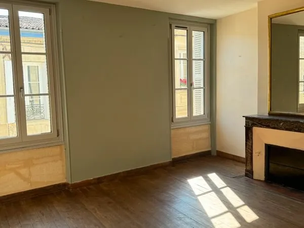 5 pièces 150 m2 Maison de ville .Rions