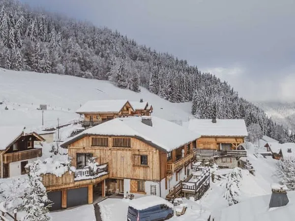 SPACIEUX CHALET 6 CHAMBRES - MATÉRIAUX HAUT DE GAMME
