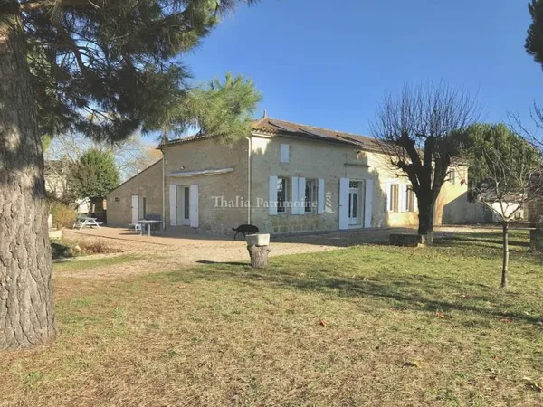 PROPRIETE SAINT EMILION. 380 M2 DE SURFACE HABITABLE ET 2800