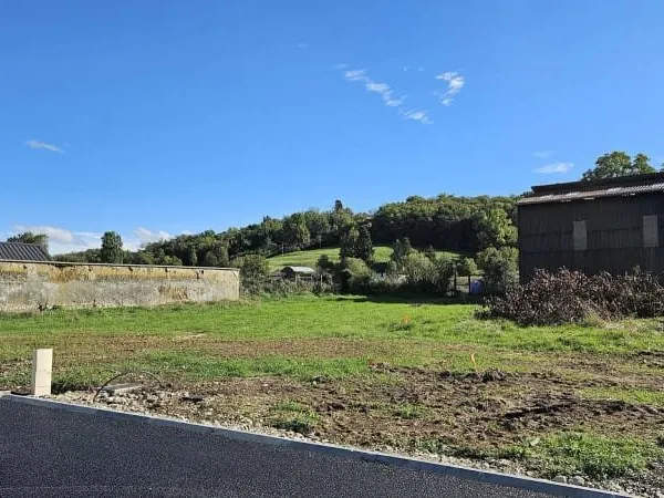 Terrain 608 m²