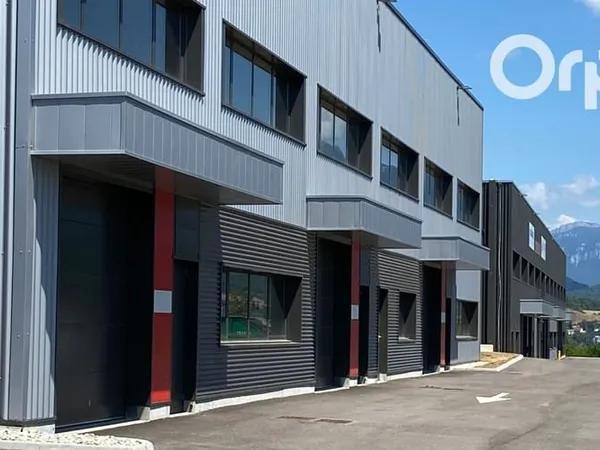 Local commercial 810 m²