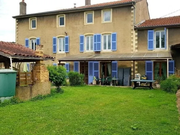 Arnaville, maison de caractère datant du XVIIe, 300 m² habitables, Terrain de 665 m²