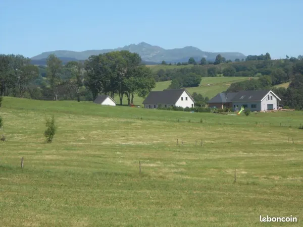 Terrain 1550m2 TAUVES ( 63690 )