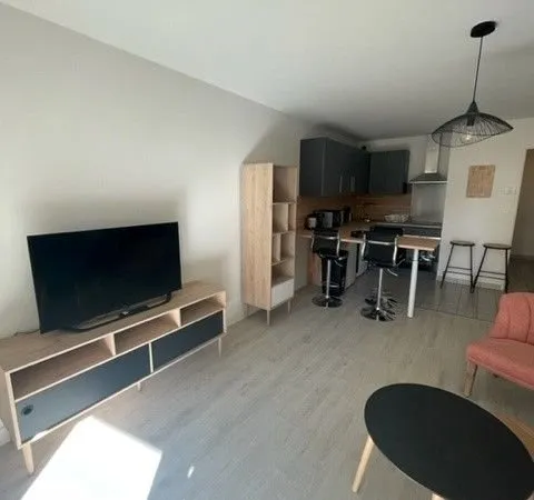 T1 meuble de 33m2, centre ville, balcon, parking, 650 charges comprises