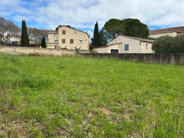 Terrain 484 m²