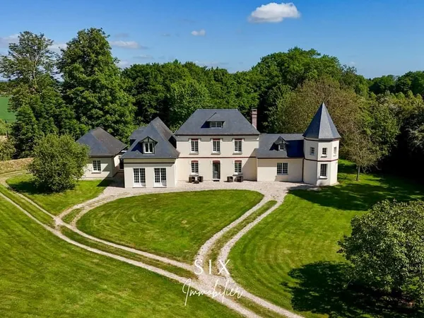 ELEGANTE DEMEURE BOURGEOISE AVEC PARC ARBORE D'1 HECTARE