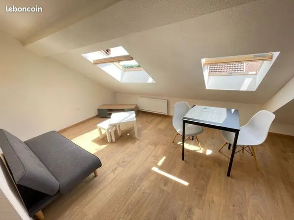 Charmant T2 sous combles renové