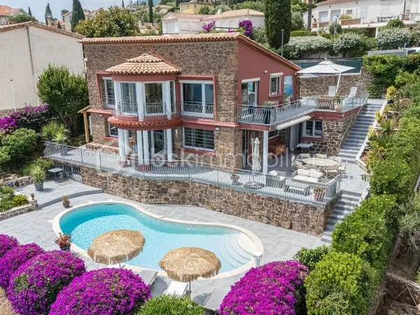 Maison 5 pièces 219 m²