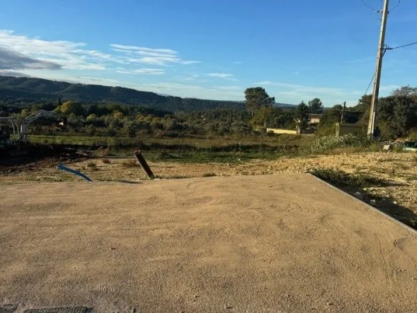 Terrain 300 m²