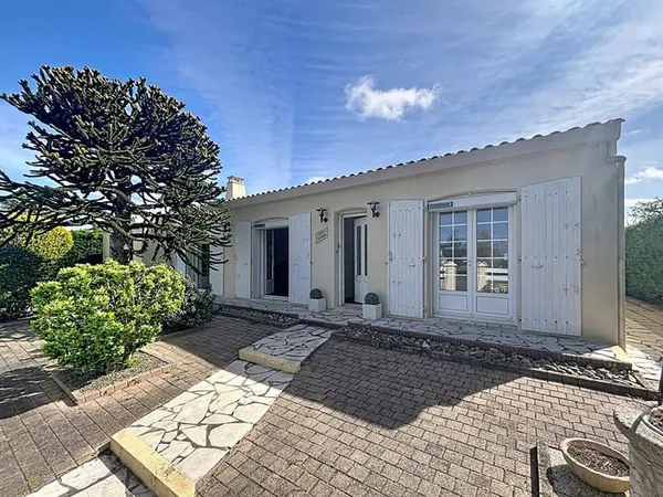 Les Sables D Olonne, quartier des Grands Riaux - Maison de plain pied T3 bis 104m² avec jardin