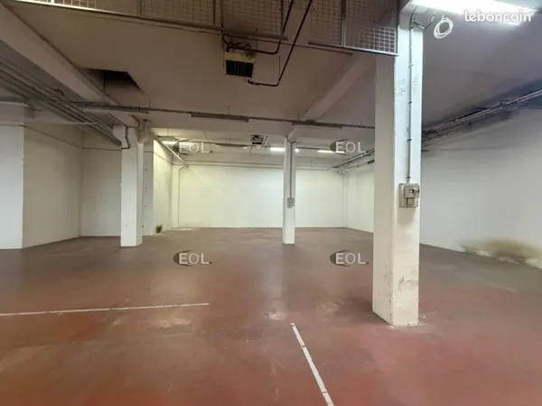 Local d'activité 589 m²
