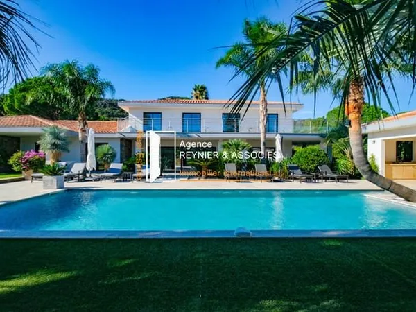VILLA CONTEMPORAINE (PRESTIGE)