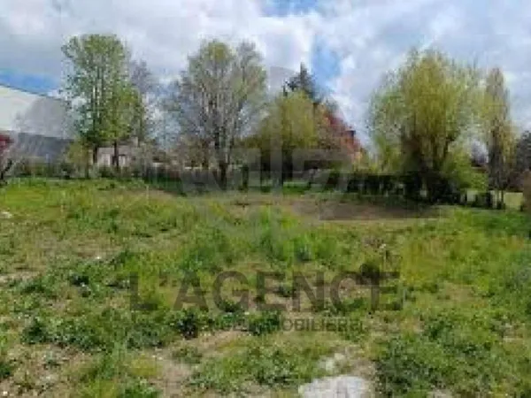 Terrain constructible 1452 m²