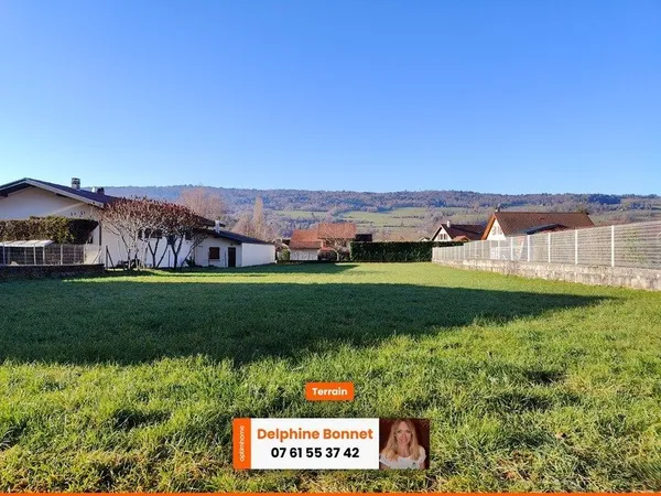 Belle parcelle à bâtir viabilisée de 1 075 m2 plein centre village de St Joseph de Rivière