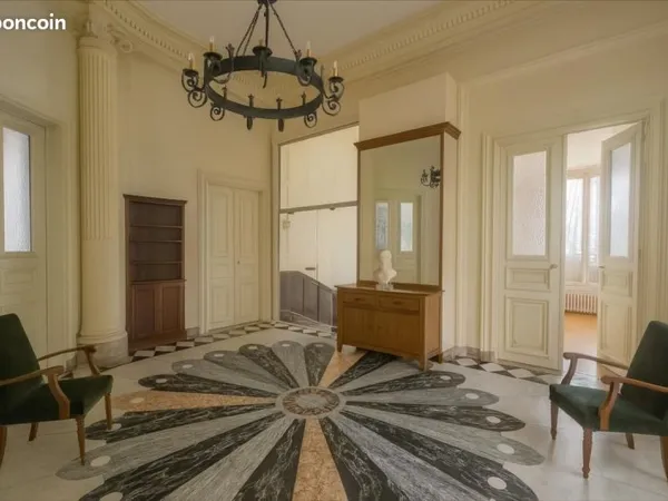 Appartement 8 pièces 330 m²