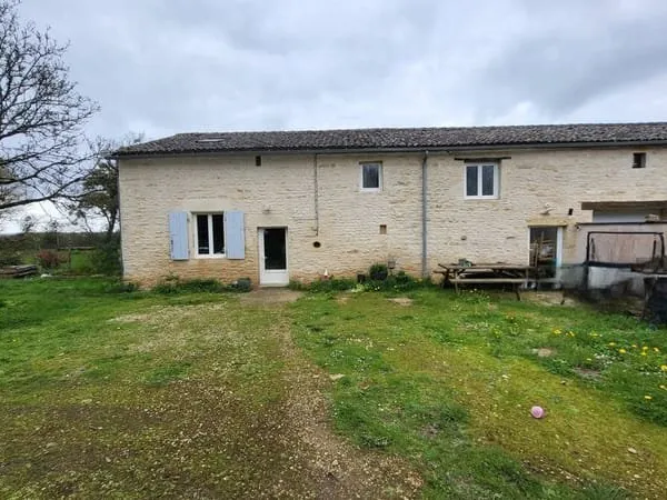 Maison 3 chambres sur 1597 m2 de terrain