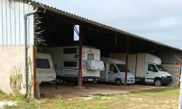 Place d'hivernage dans abri couvert