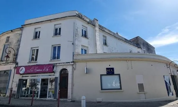 PAUILLAC 33250 - Immeuble 200 m² - investissement locatif - CENTRE VILLE