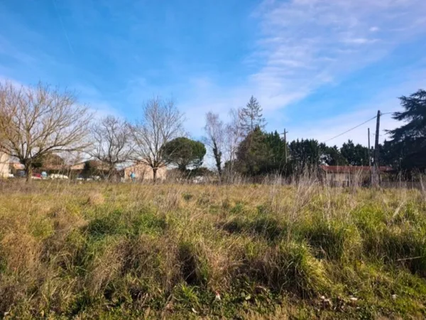 Terrain 700 m²