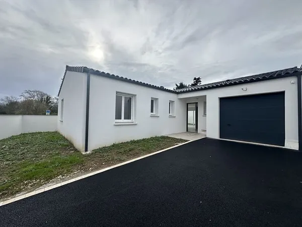 PROCHE PLAGE - Maison de plain-pied de 2025 avec terrasse & garage
