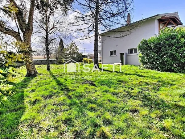 Maison rénovée de 133 m² avec espace indépendant et terrain constructible