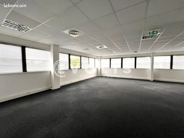 Bureaux 3 966 m²