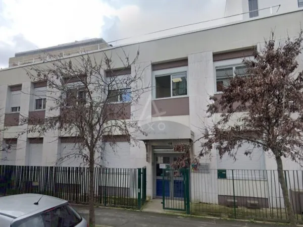 Immeuble de bureaux 681 m²