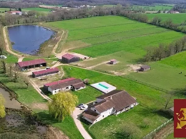 Propriété 21 hectares 2 habitations