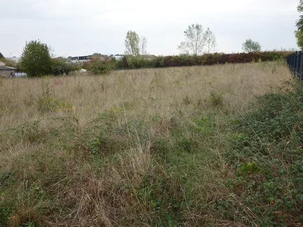 Terrain en zone commerciale