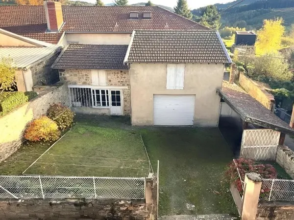 POULE LES ECHARMEAUX - Maison 180m2 centre bourg avec dépendance 118m2 et jardinet