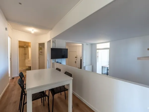 Colocation moderne et conviviale avec Terrasse - 1 Chambre Disponible - 7 min à pied du Métro Belle 