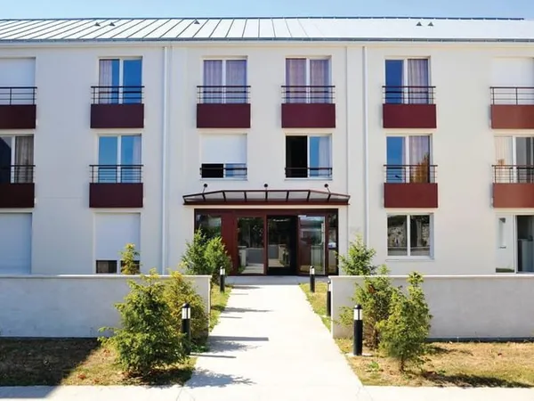 STUDIO MEUBLÉ ET PARKING SAINT-HERBLAIN