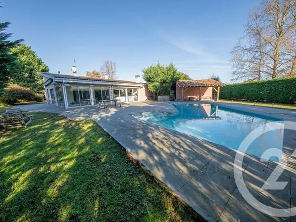 Maison 7 pièces 270 m²