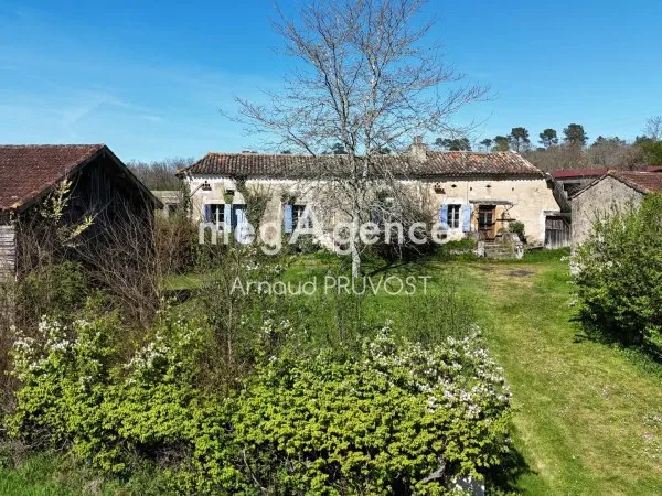 Belle maison à rénover proche du château de Biron